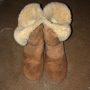 SALE! Ugg Bailey Button - used! Size 9
